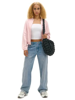 Różowa kurtka bomberka