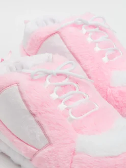 Różowo-białe kapcie