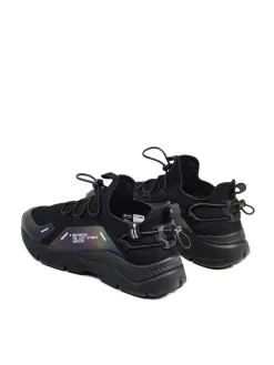 Sneakersy z odblaskowymi detalami