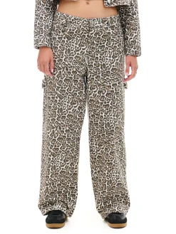 Spodnie baggy w panterkę