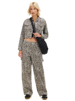 Spodnie baggy w panterkę