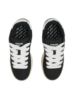 Sportowe sneakersy z motywem gwiazdy