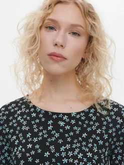 Sukienka w kwiatowy wzór