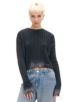 Sweter z miejscowym efektem wybielenia