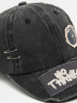 Szara czapka z daszkiem