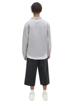 Szara koszula z ozdobnym wykończeniem