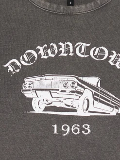 Szara koszulka z samochodem