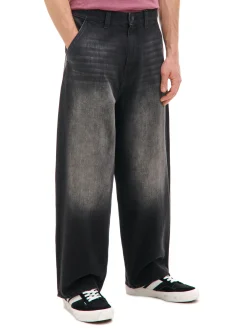 Szare jeansy skater z efektem sprania