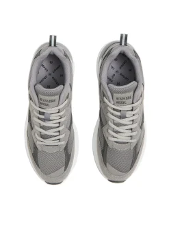 Szare sneakersy z solidną podeszwą