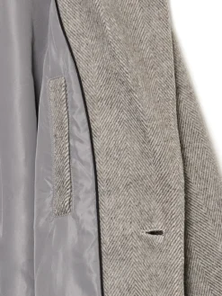 Szary płaszcz w jodełkę