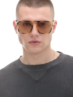 Szary sweter oversize