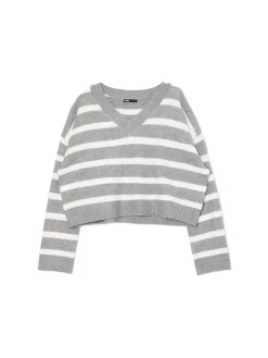 Szary sweter w białe paski