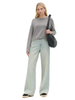 Szary sweter z efektem sprania