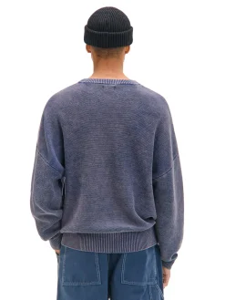 Szary sweter z efektem sprania