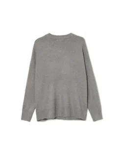 Szary sweter z kotem