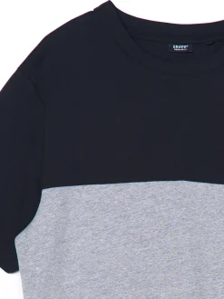 Trójkolorowa koszulka w pasy