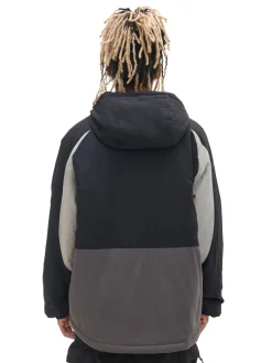 Trójkolorowa kurtka z kapturem