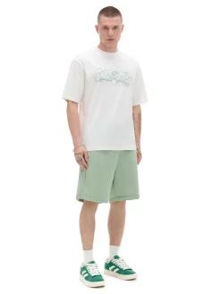 T-shirt z zielonym nadrukiem