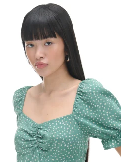 Zielona sukienka midi w stokrotki